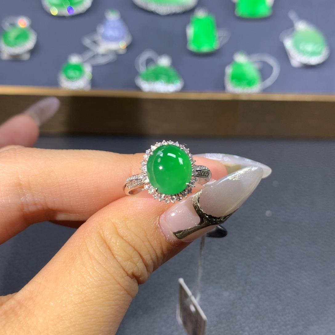 翡翠戒指18K金镶嵌翡翠