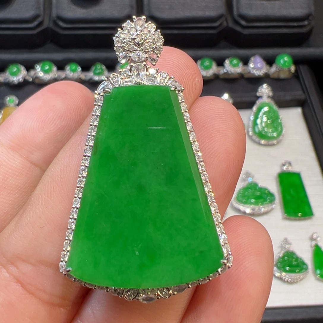 翡翠颈饰18K金镶嵌收货48小时鉴赏期