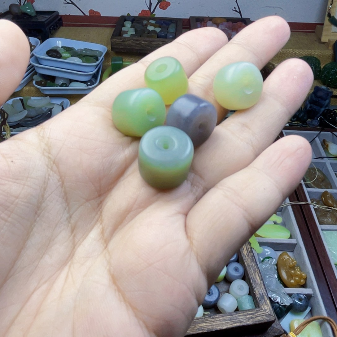 素***仁和田玉未镶嵌颈饰