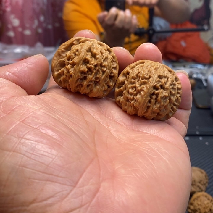 文玩核桃吊坠白狮子40+微修➕打底