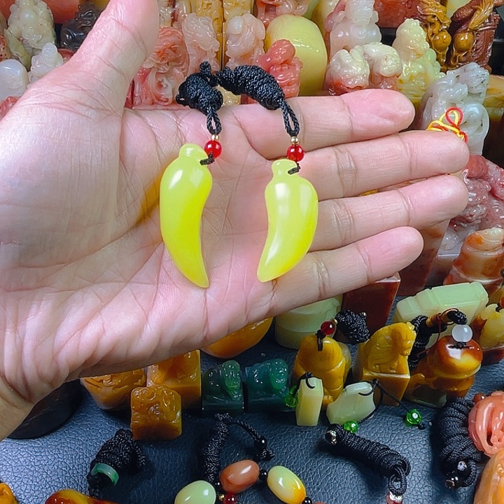 寿山石2个挂件！！！！！！