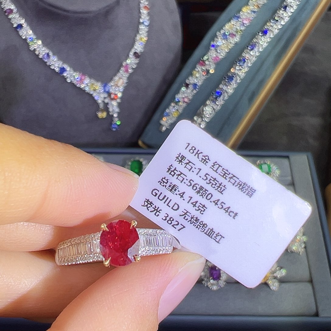 红宝石戒指18K金镶嵌