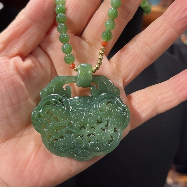 颈饰未镶嵌和田玉