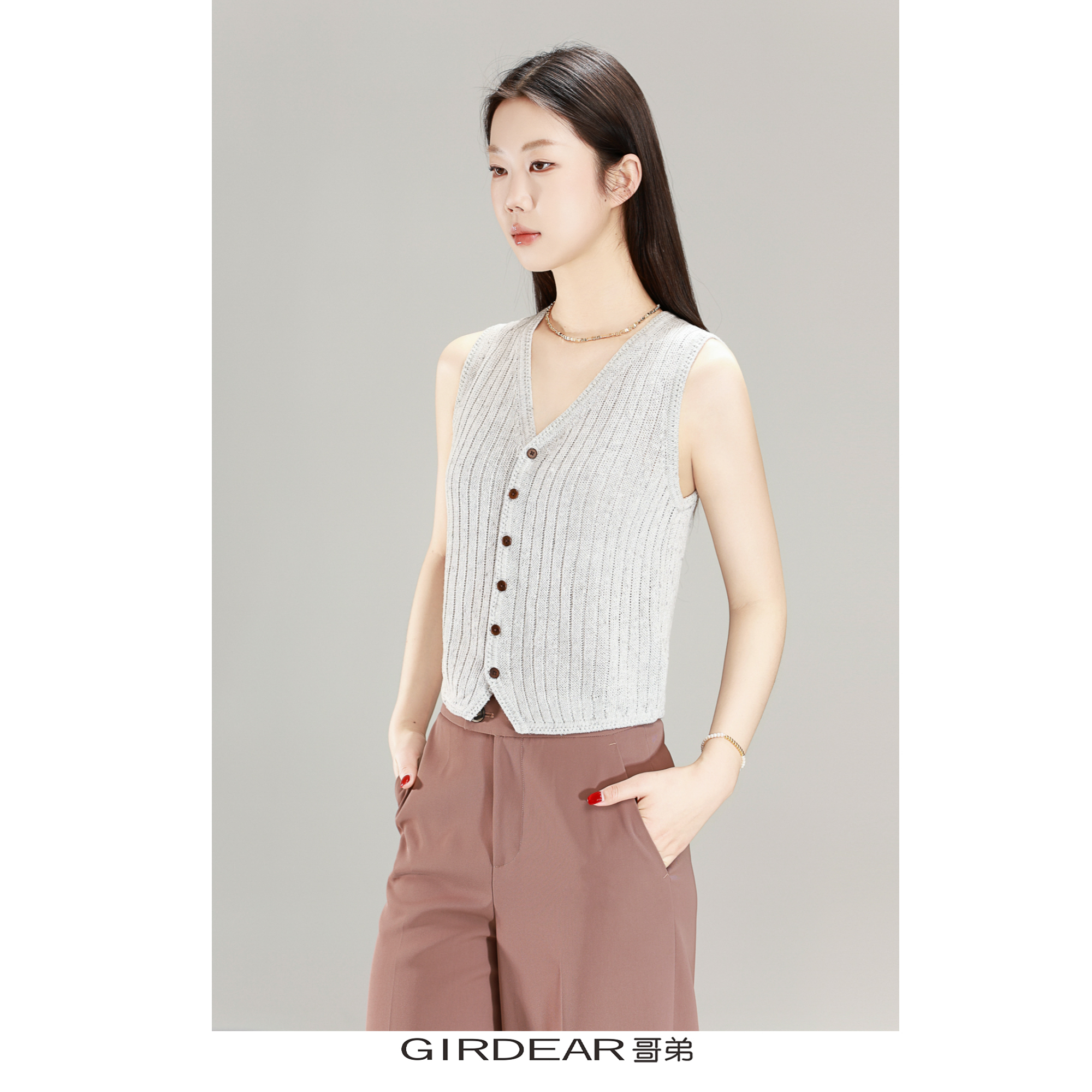 GIRDEAR/哥弟148011春夏经典时尚格雷系单排扣质感针织休闲马夹女