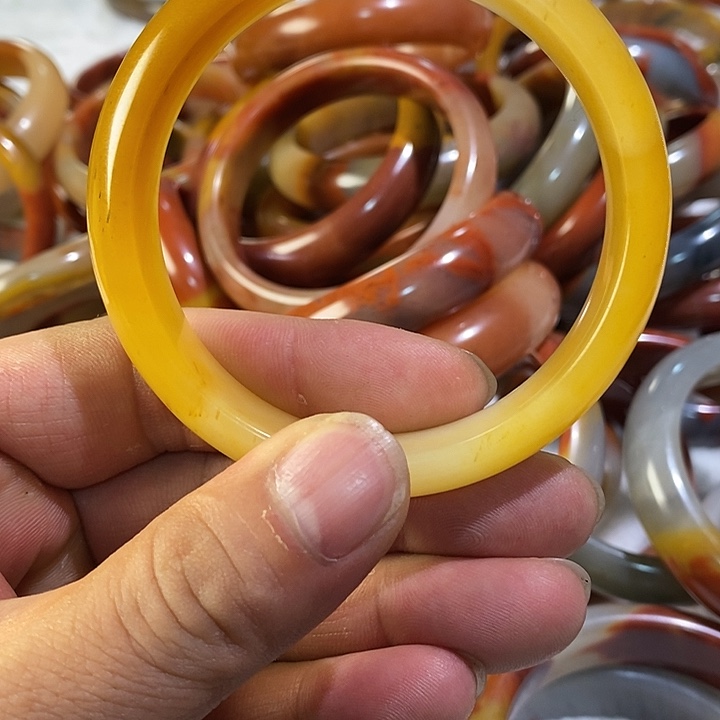 石英质玉（黄龙玉）未镶嵌手镯61