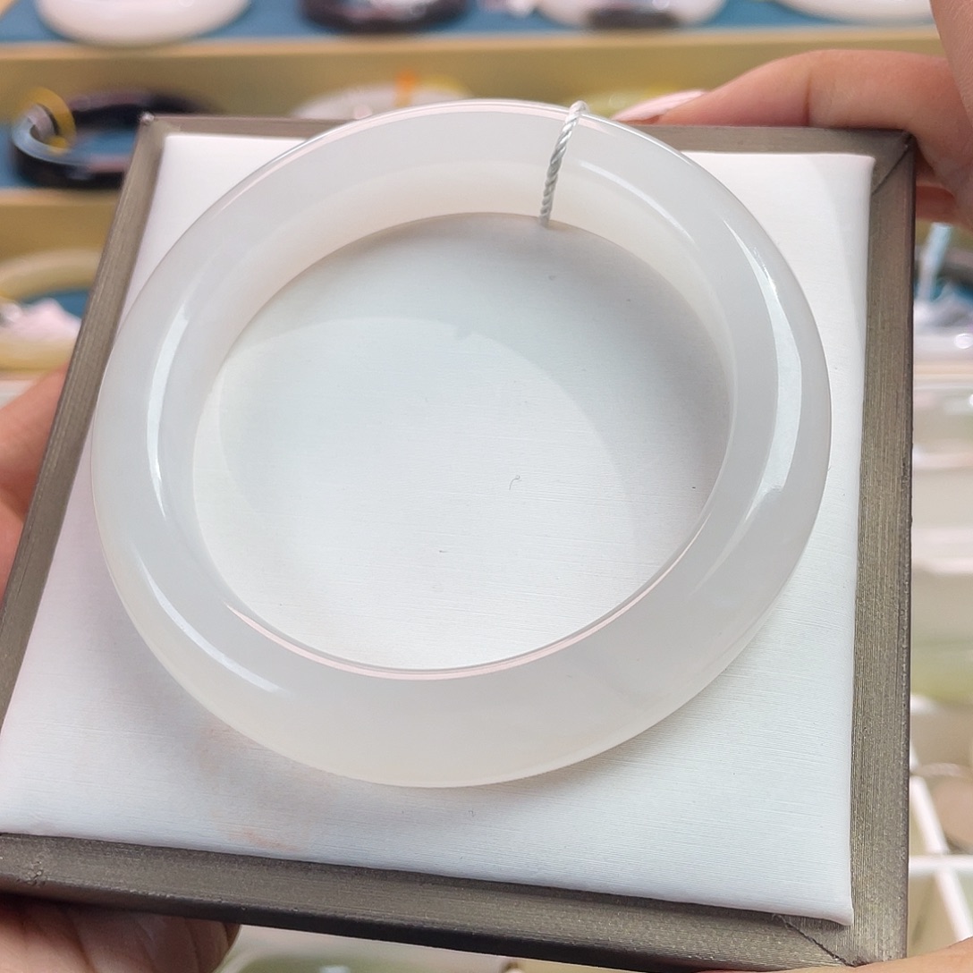 和田玉未镶嵌手镯