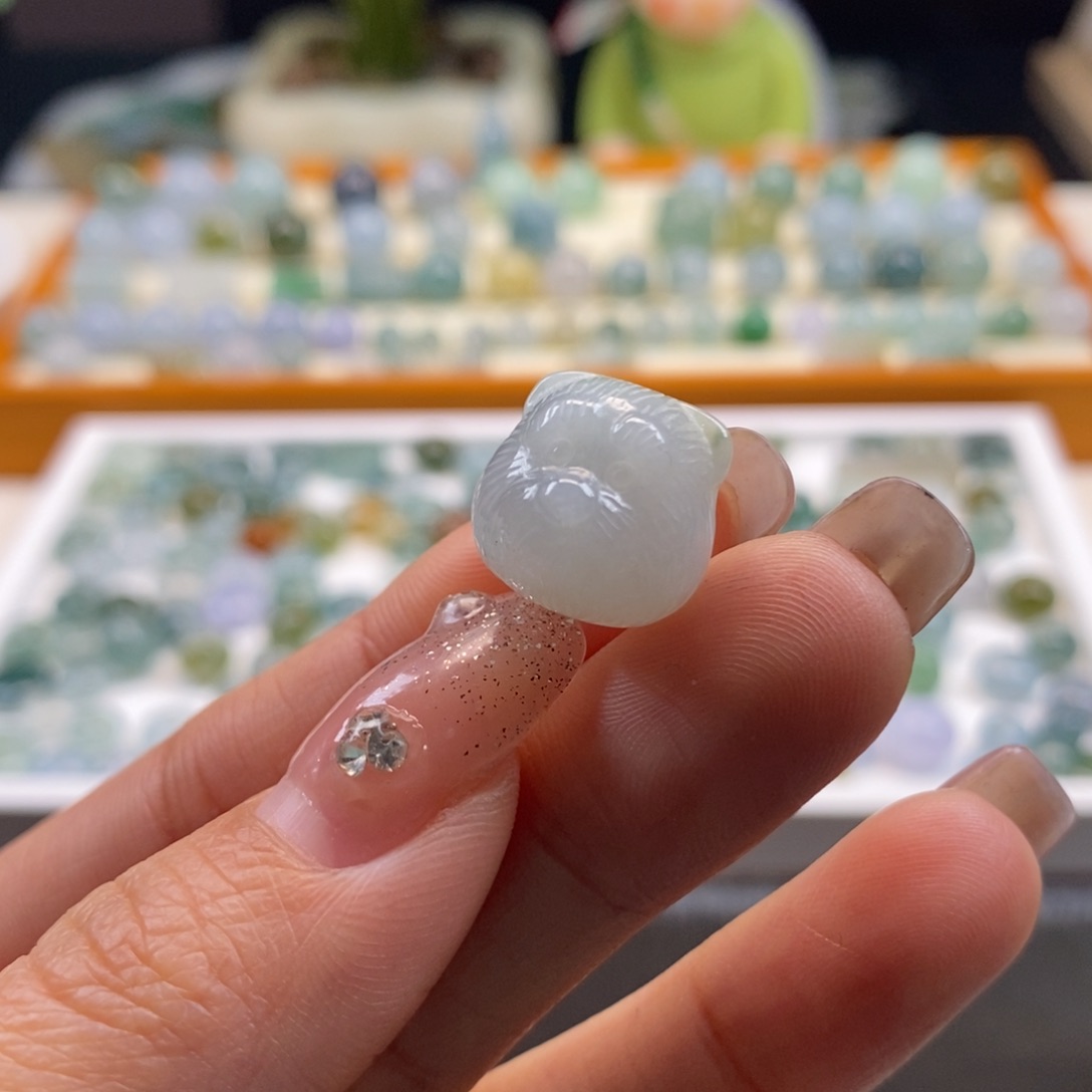 翡翠散珠天然翡翠草莓熊13+