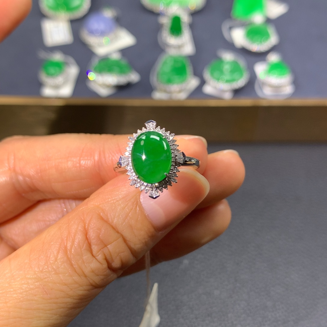 翡翠戒指18K金镶嵌翡翠