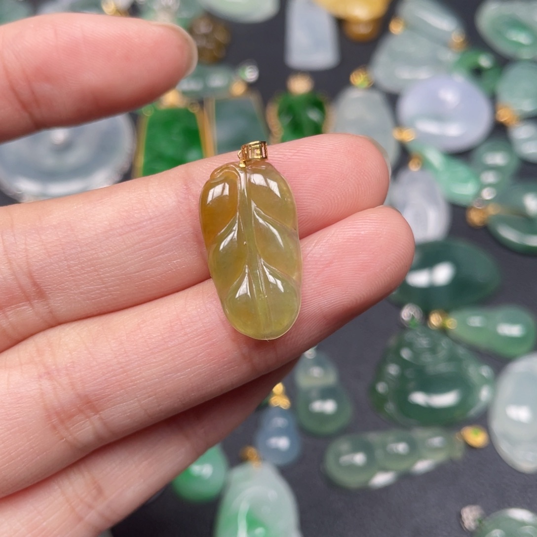 翡翠颈饰18K金镶嵌翡翠