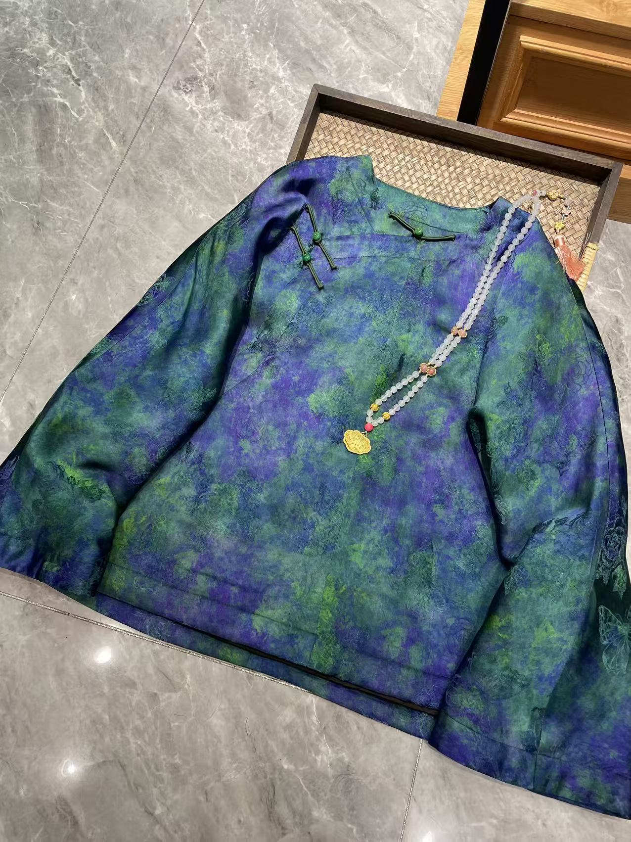 谢美丽-精选【瑞锦】晕染蝴蝶印花珠扣上衣外套