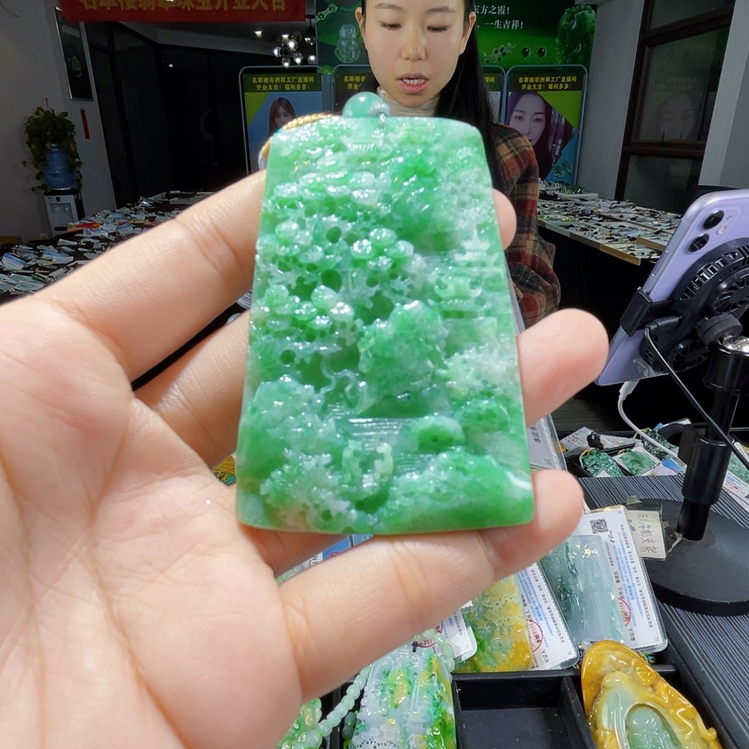 颈饰未镶嵌翡翠一