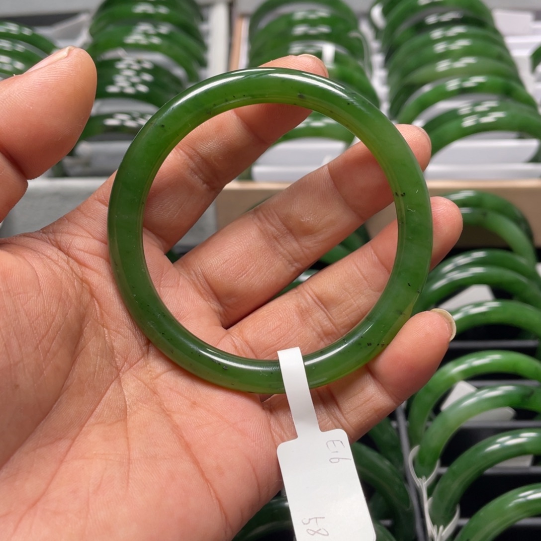 C***o和田玉（碧玉）未镶嵌手镯