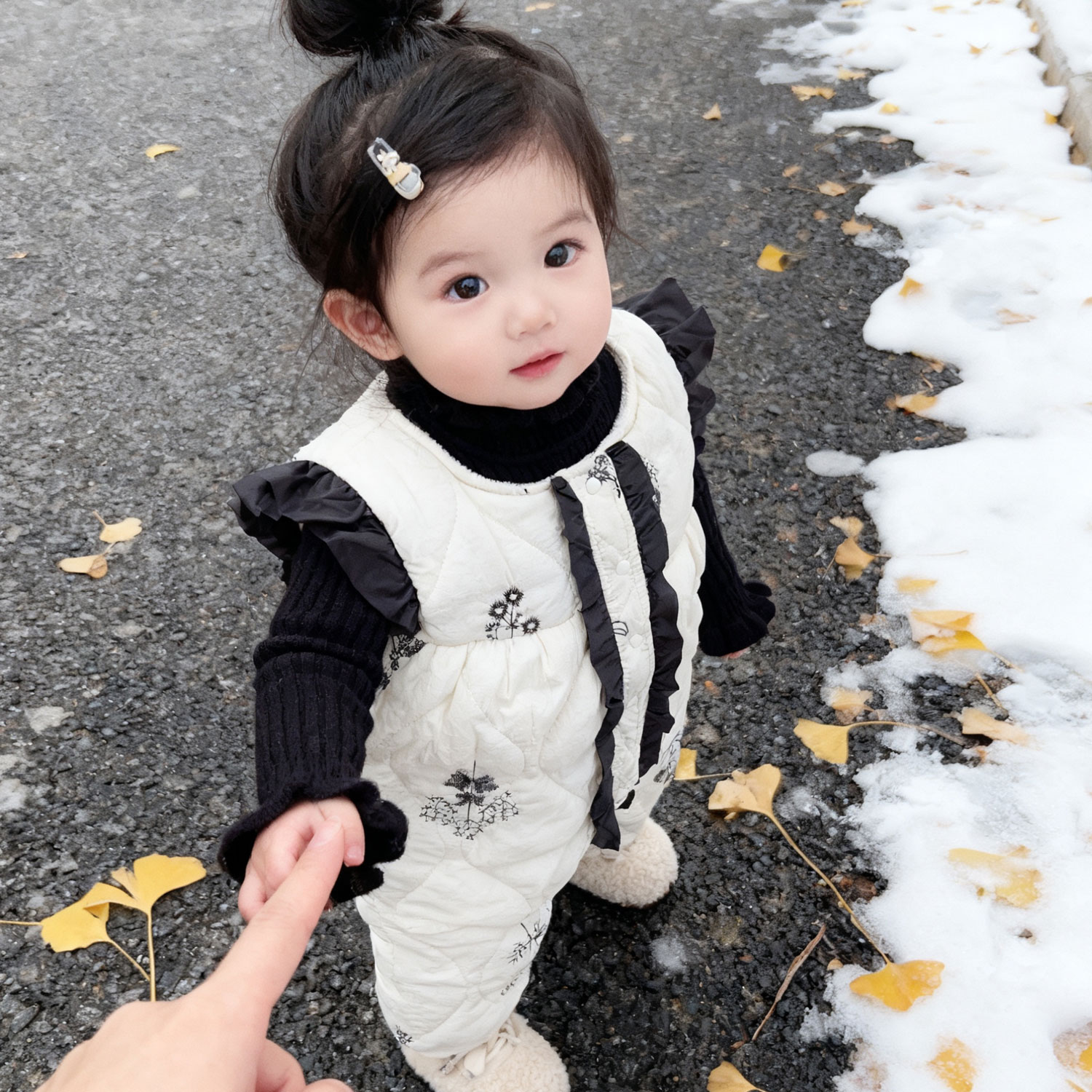 婴儿背带裤秋冬刺绣夹棉加绒保暖连体裤宝宝外穿无袖连体衣Z1227