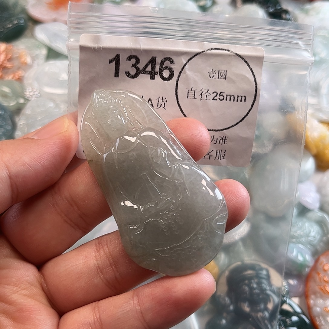 翡翠未镶嵌颈饰哈哈哈