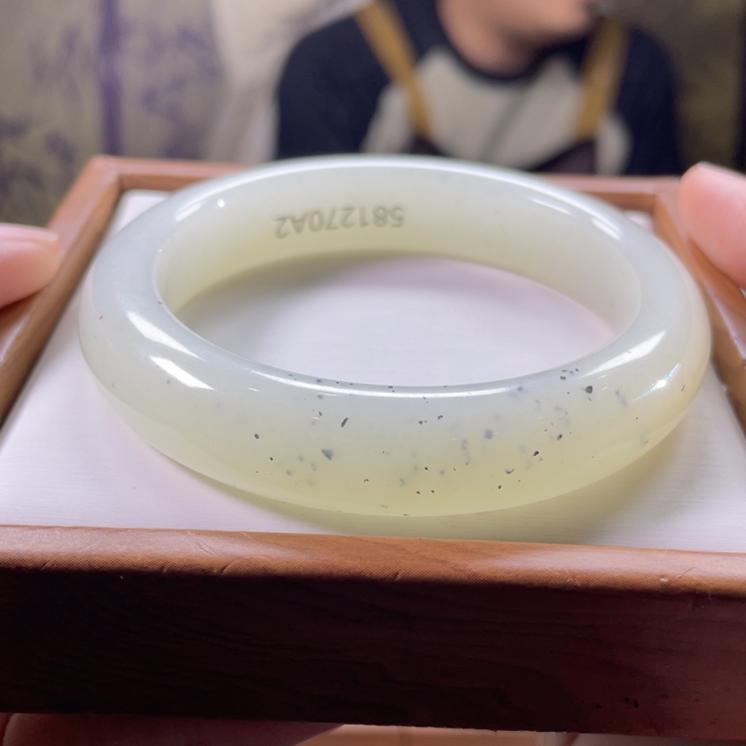 和田玉未镶嵌手镯58圈