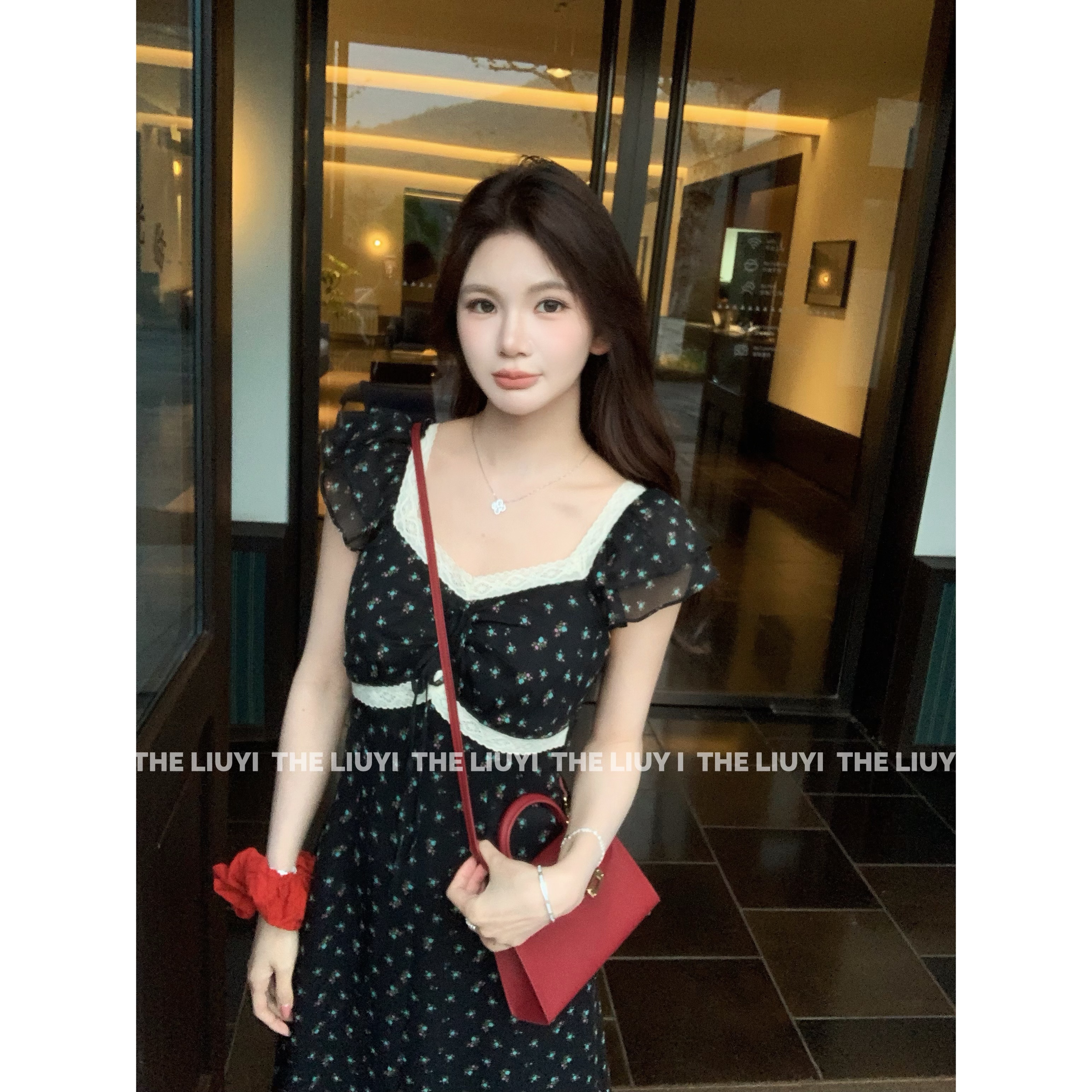 【LIUYI】花开半夏~夏季碎花小清新收腰蕾丝拼接连衣裙6414A1