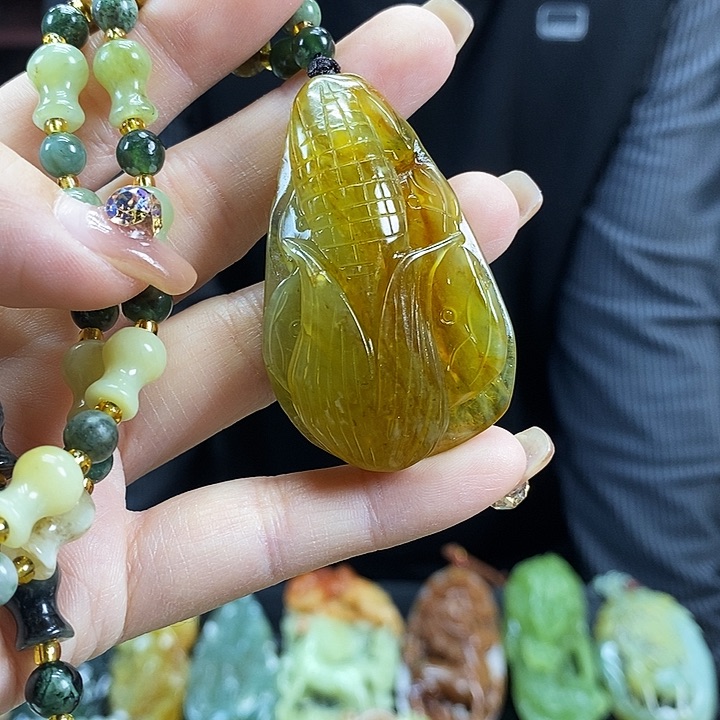 蛇纹石玉吊坠未镶嵌