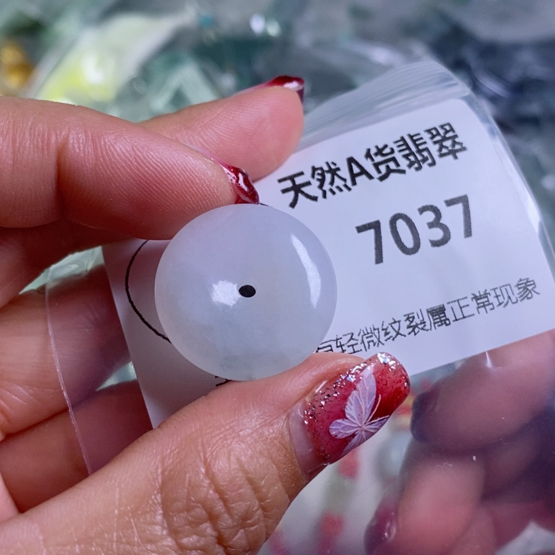 翡翠颈饰未镶嵌吊坠