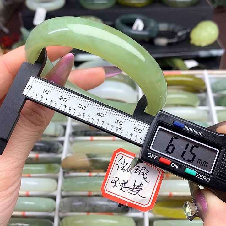 蛇纹石玉手镯未镶嵌996