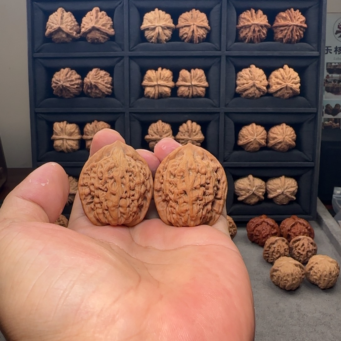 小***锤文玩核桃吊坠莲花