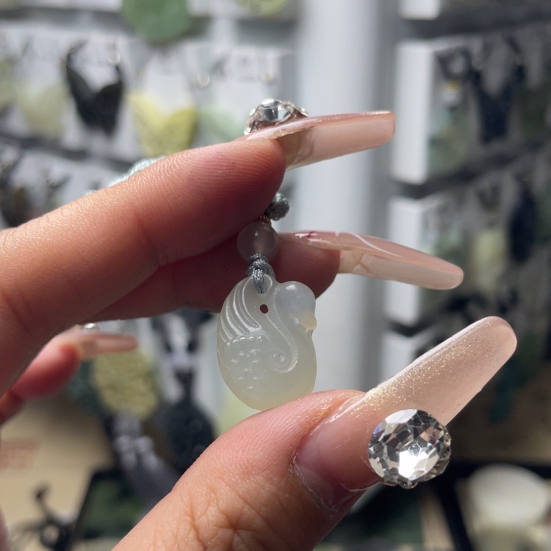 岫玉颈饰未镶嵌天鹅