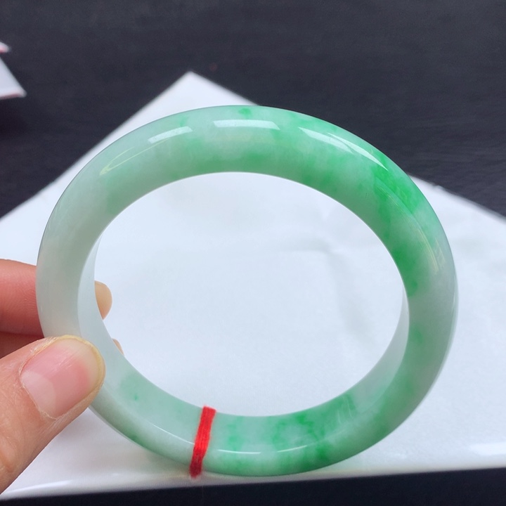翡翠手镯未镶嵌61圈