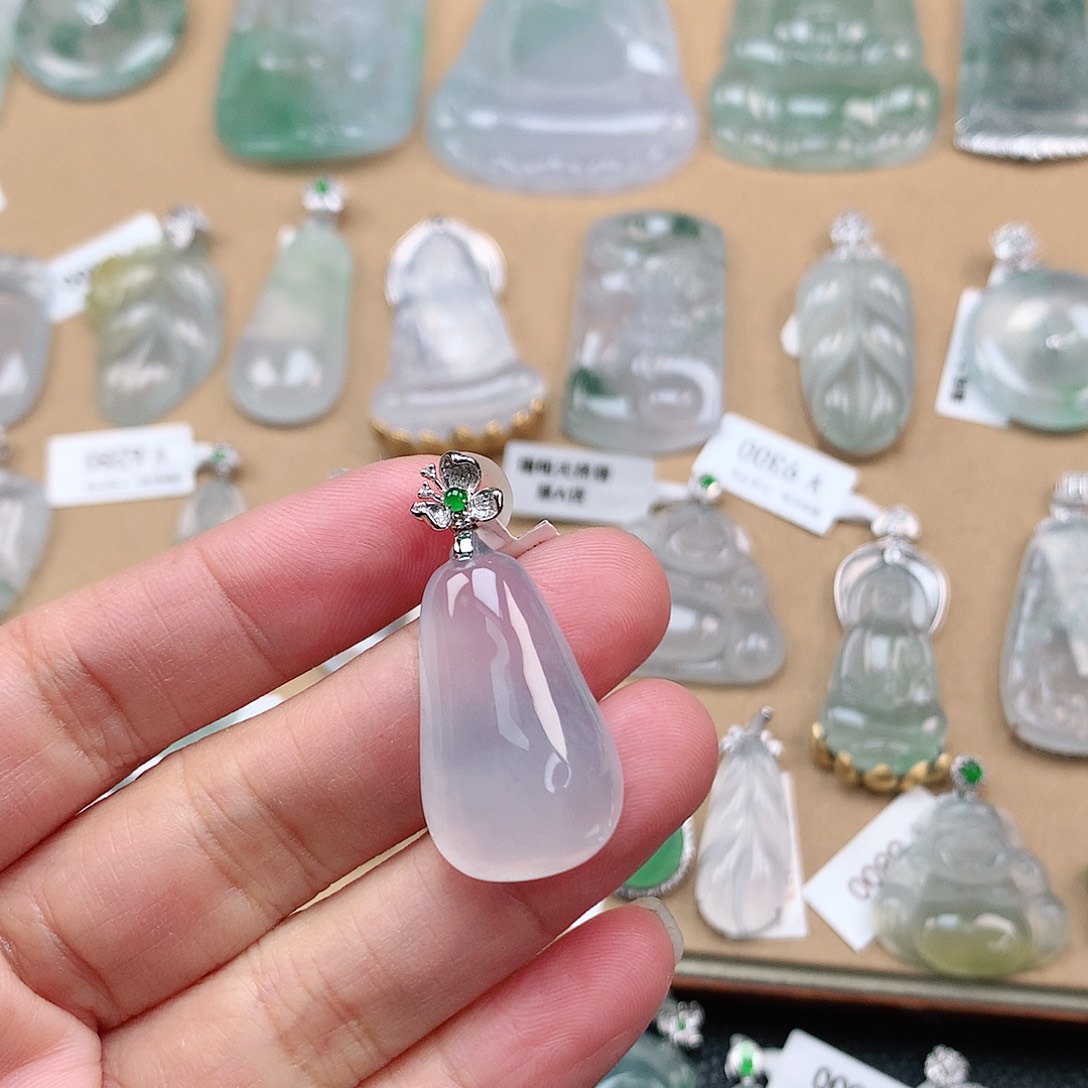 翡翠颈饰18K金镶嵌福瓜