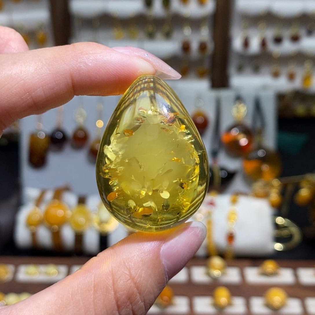 未镶嵌琥珀裸石成品