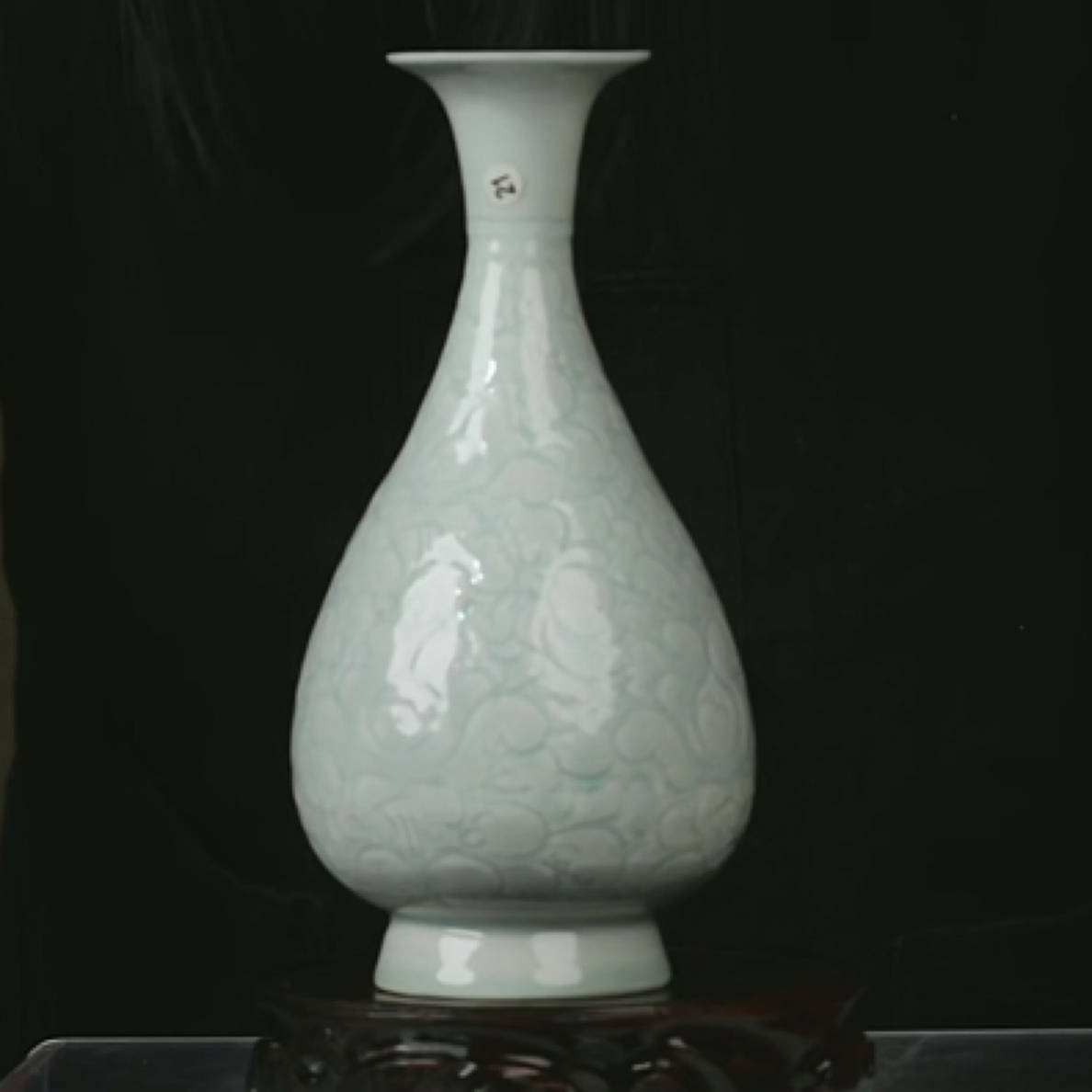 M湖田窑青白釉刻划花卉纹玉壶春瓶