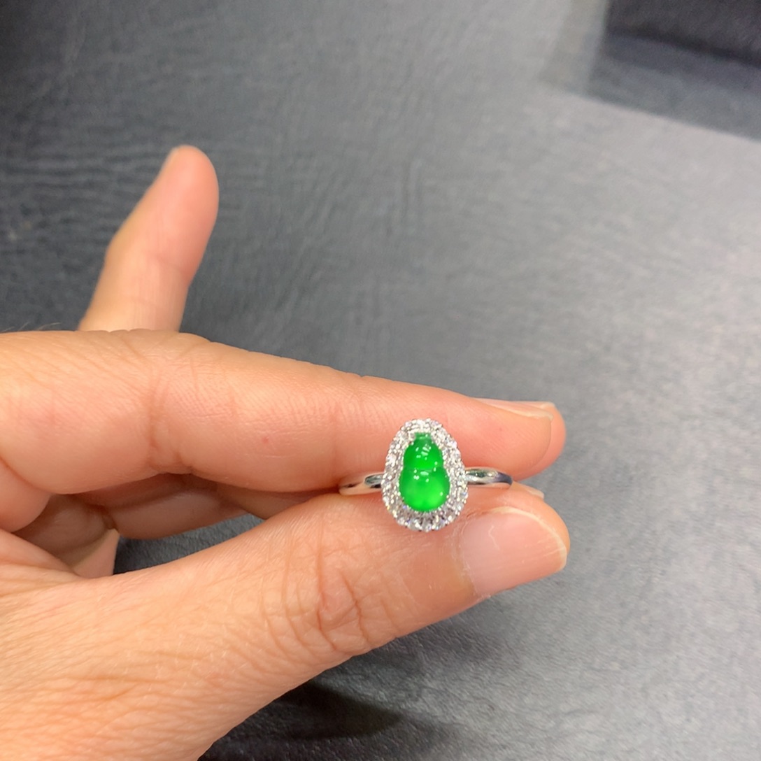 翡翠18K金镶嵌戒指