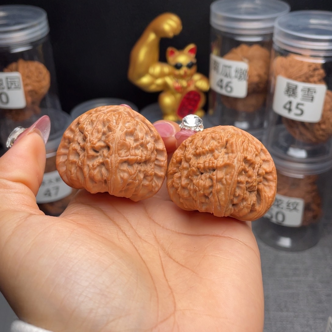 文玩核桃把件三角白