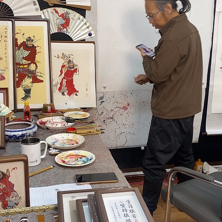 越***福国画框张老师画画