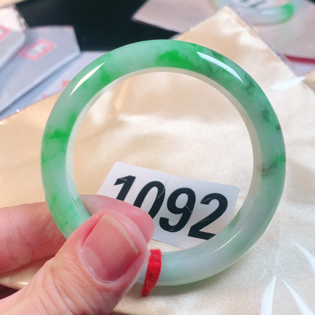 翡翠手镯未镶嵌翡翠手镯1092