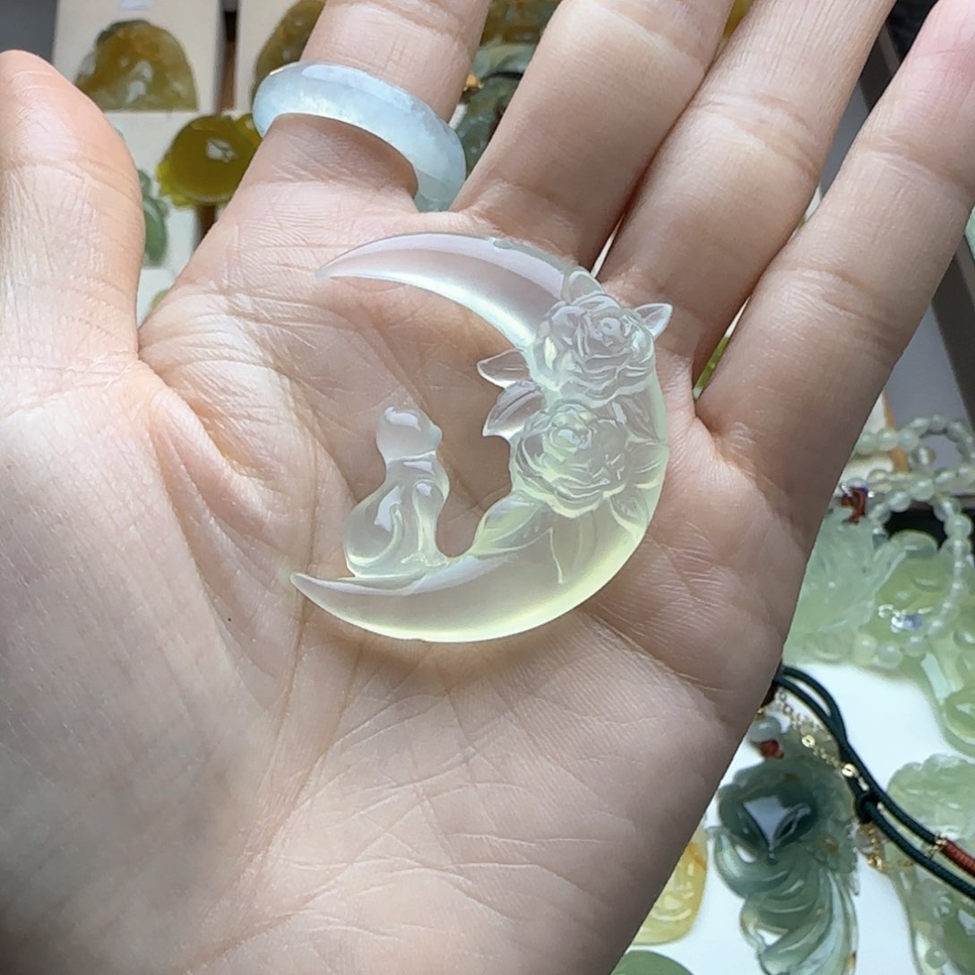 蛇纹石玉颈饰未镶嵌