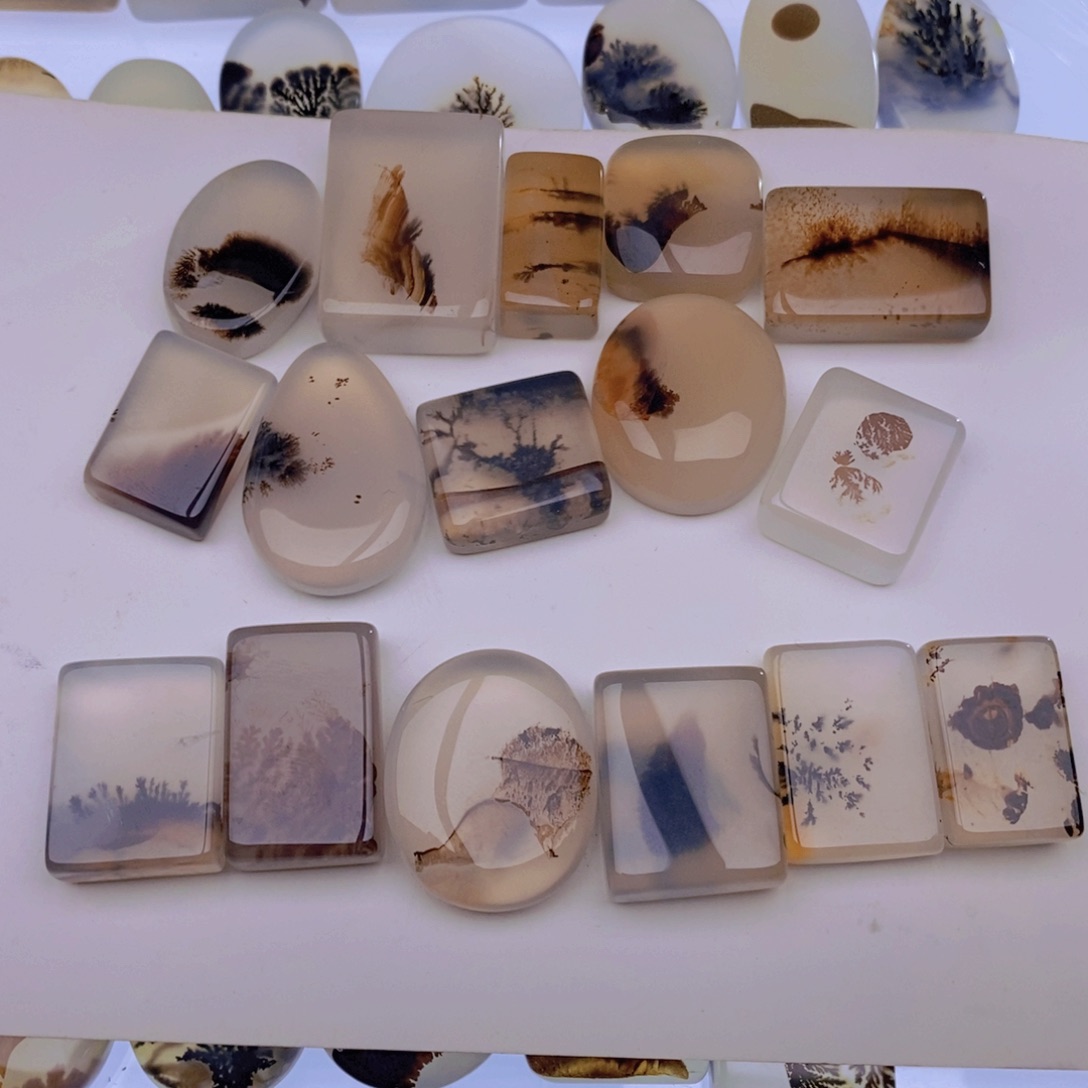 玛瑙/玉髓颈饰未镶嵌丫**?