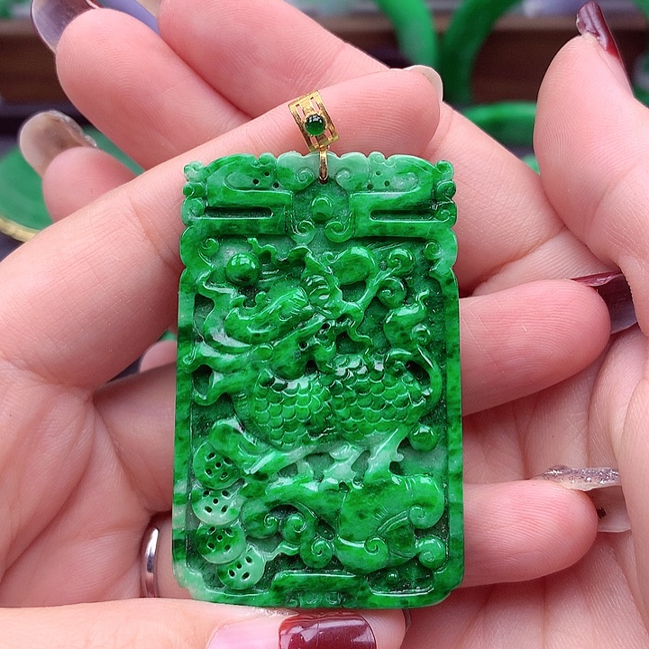 翡翠颈饰18K金镶嵌翡翠