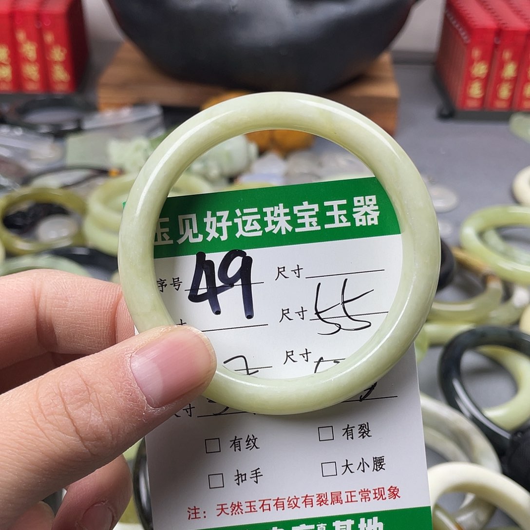 蛇纹石玉手镯未镶嵌