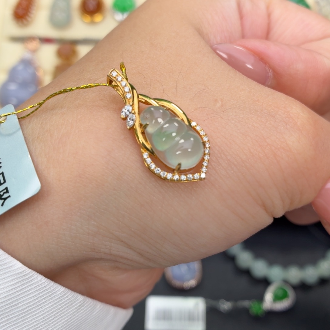 翡翠18K金镶嵌颈饰