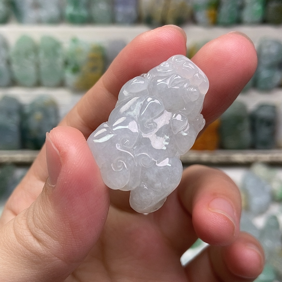 翡翠未镶嵌吊坠(赠链)