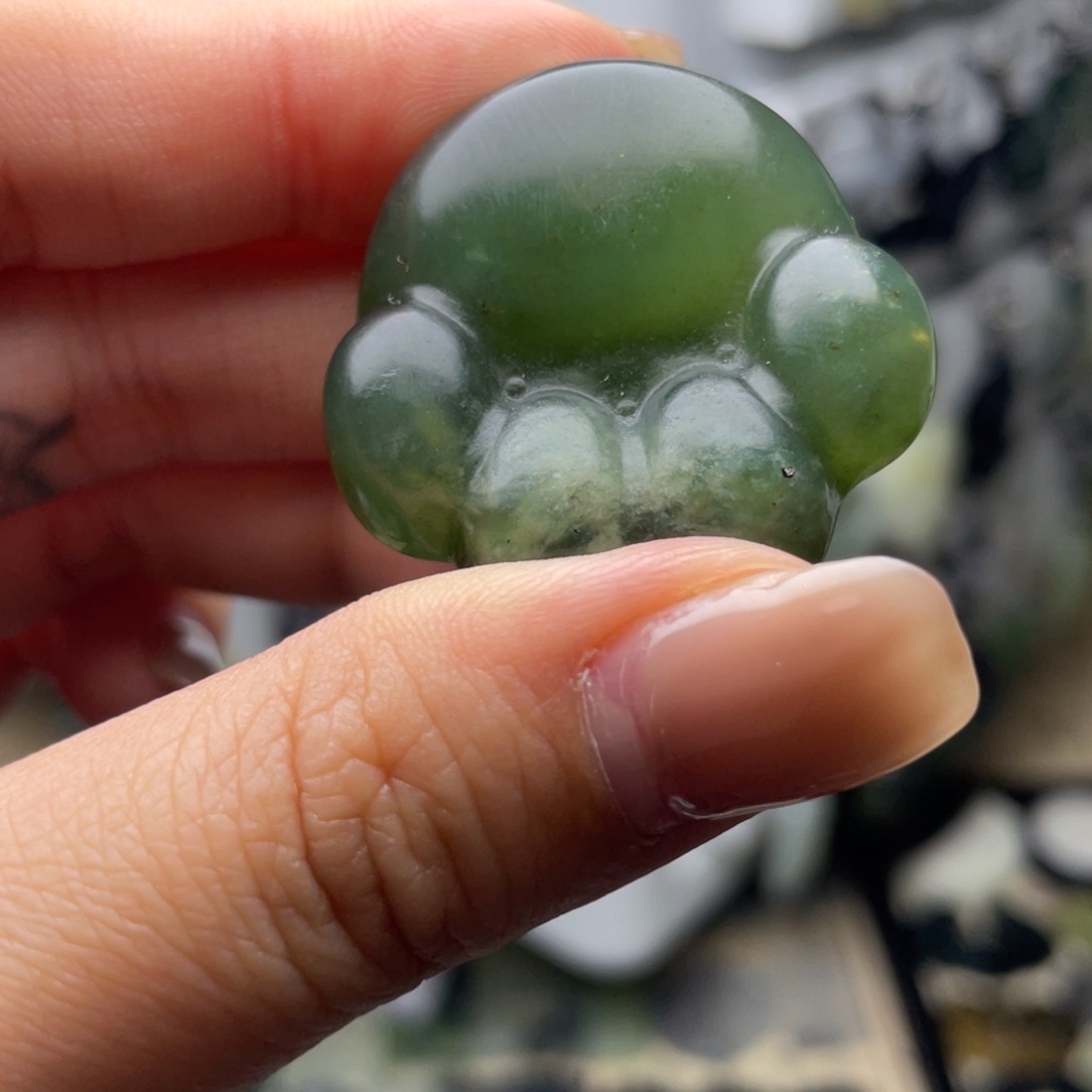 岫玉未镶嵌颈饰猫爪