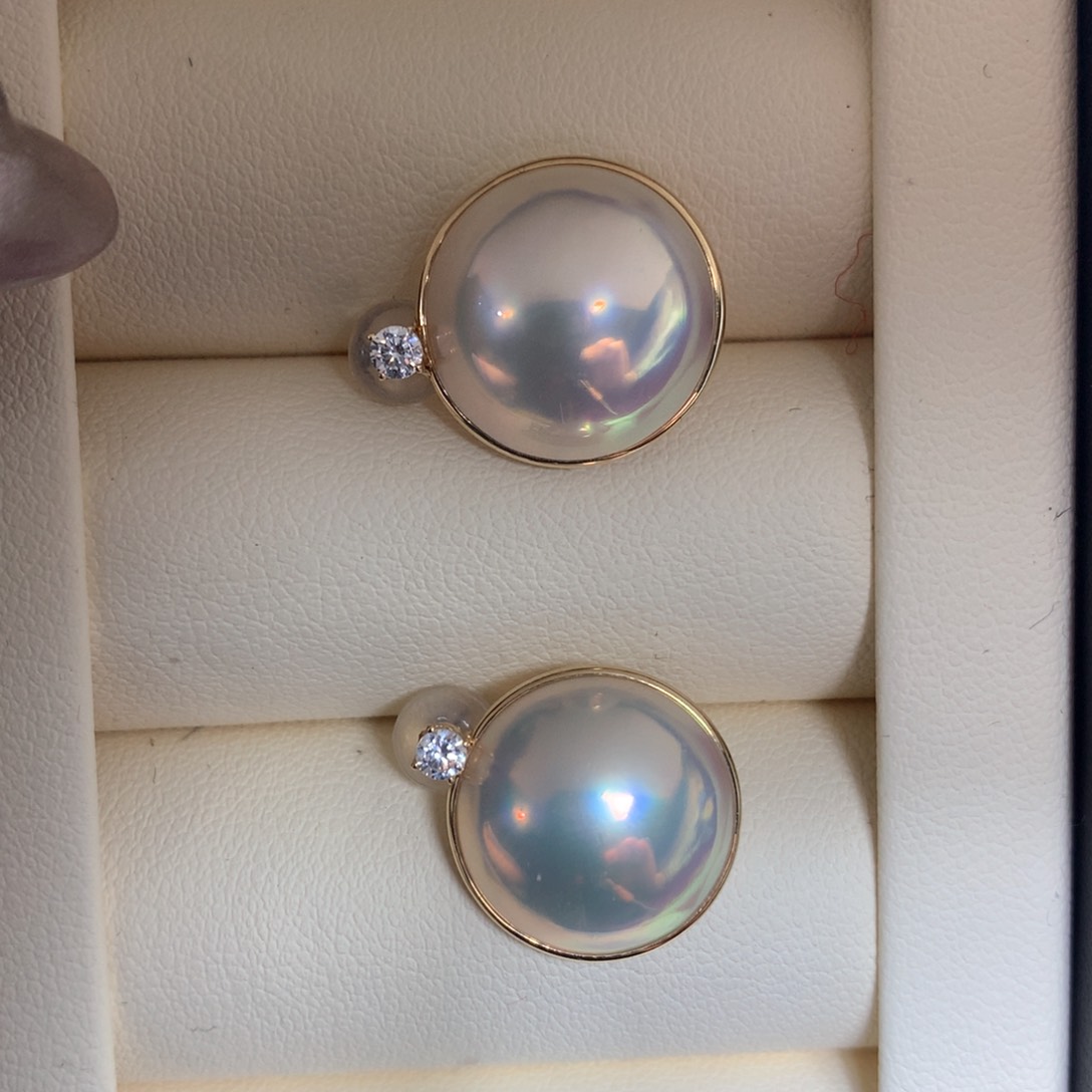 拼合珍珠（马贝珠）耳饰18K金镶嵌