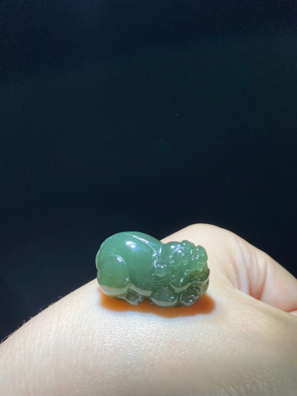 和田玉湖水绿貔貅吊坠