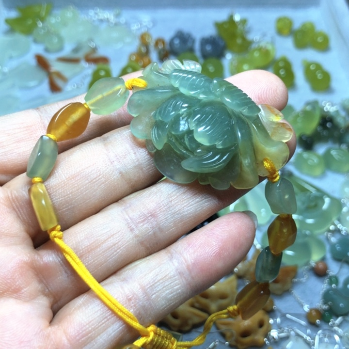 【闪购商品】蛇纹石玉手牌未镶嵌
