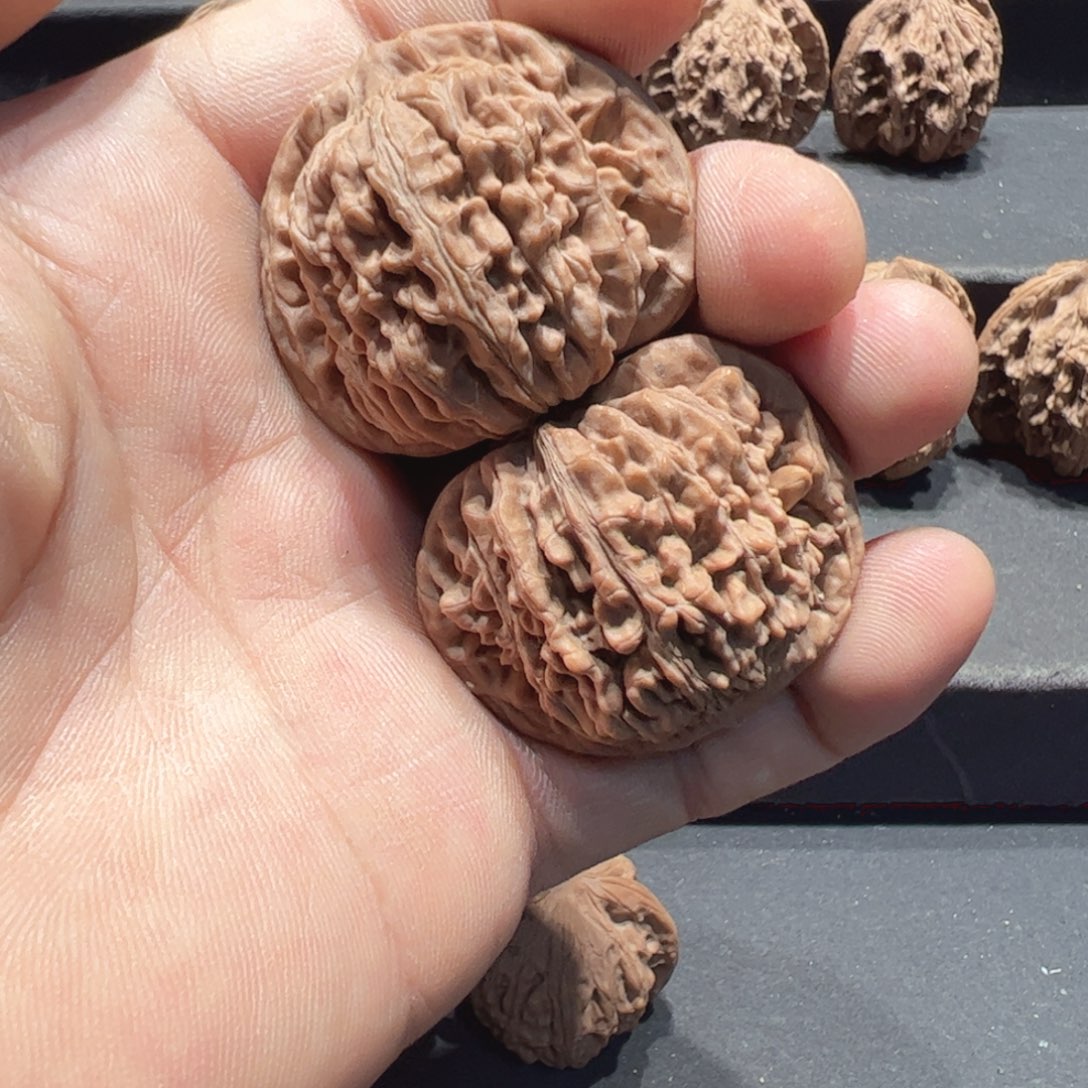 自***渡吊坠文玩核桃秦岭生态文玩核桃