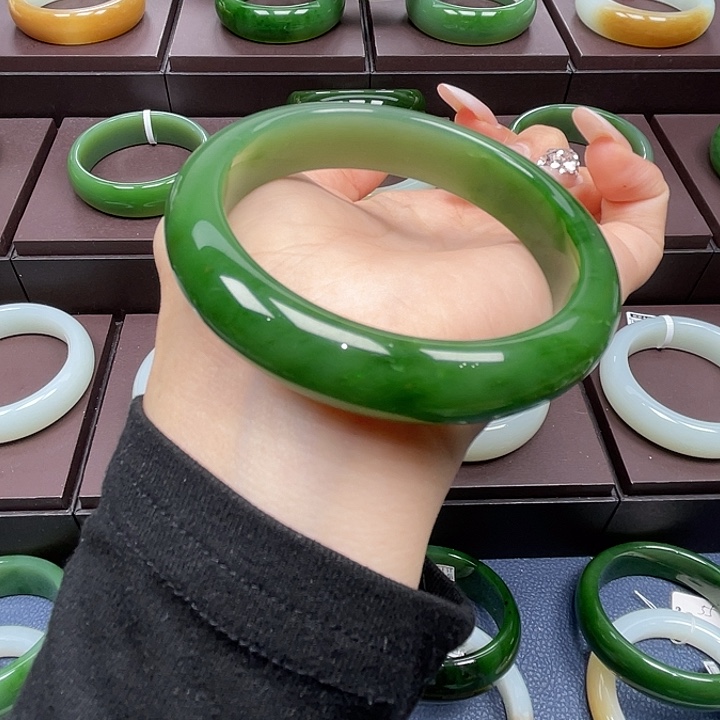 和田玉未镶嵌手镯