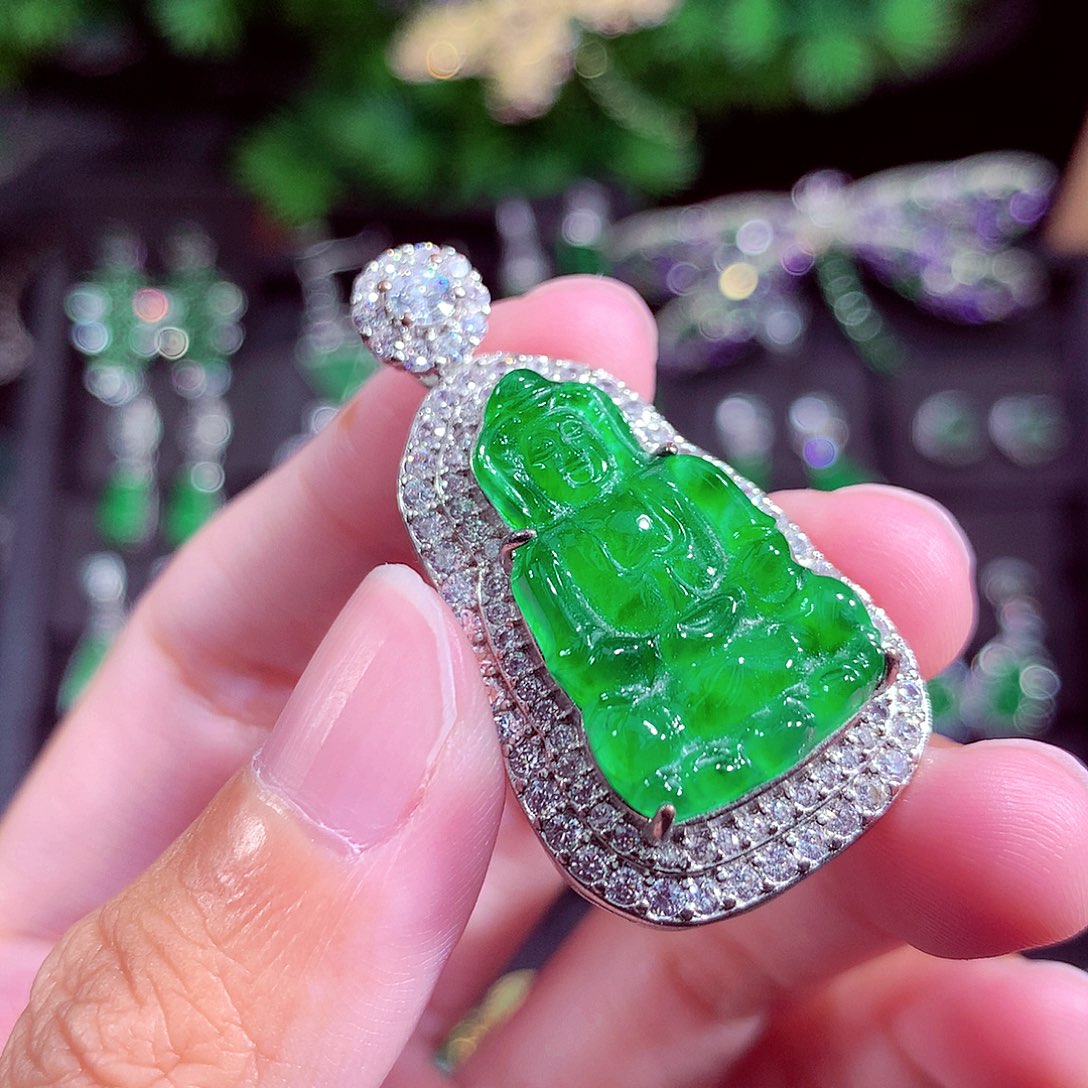 颈饰未镶嵌翡翠天然