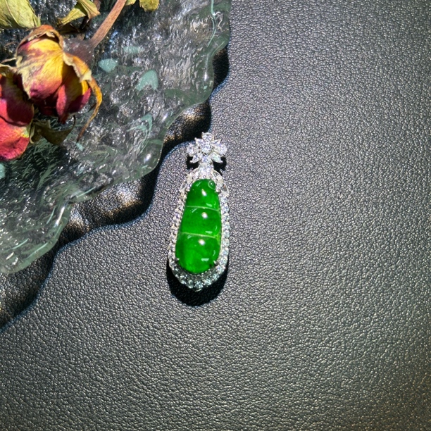 S925银冰绿福豆吊坠天然翡翠