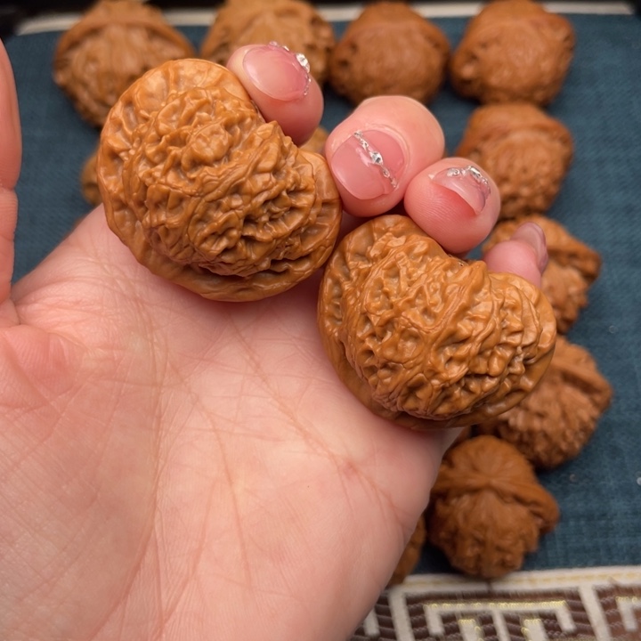 不***江文玩核桃把件全品桃心宫灯39