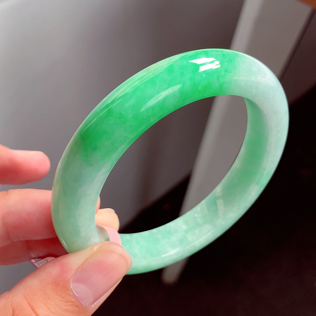 翡翠手镯未镶嵌缅甸翡翠