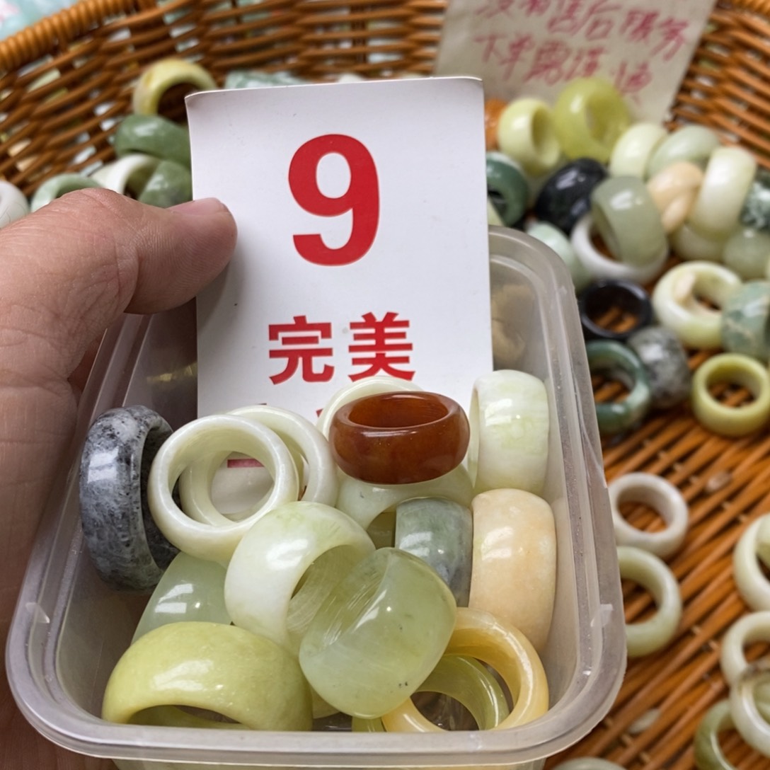 蛇纹石玉挂坠未镶嵌